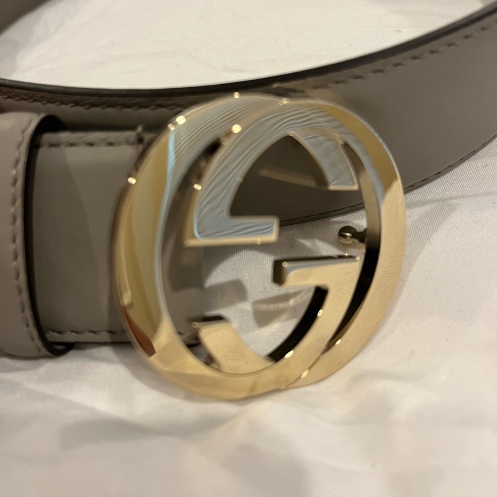 Authentic, Never Worn Gray, Medium Sized Gucci Be… - image 8